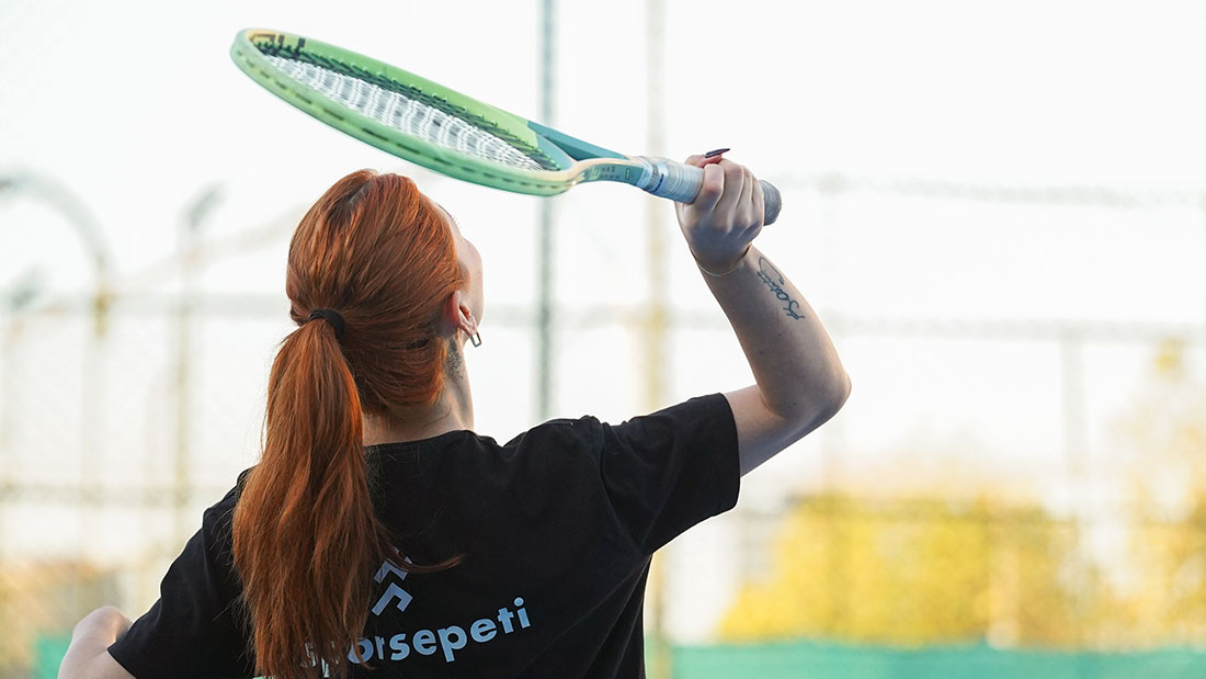Sporsepeti tenis antrenmanı ve raket kullanımı